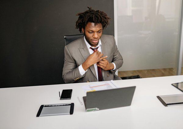 How to set up a UK-based online platform for sustainable fashion brands and ensure compliance with intellectual property laws?